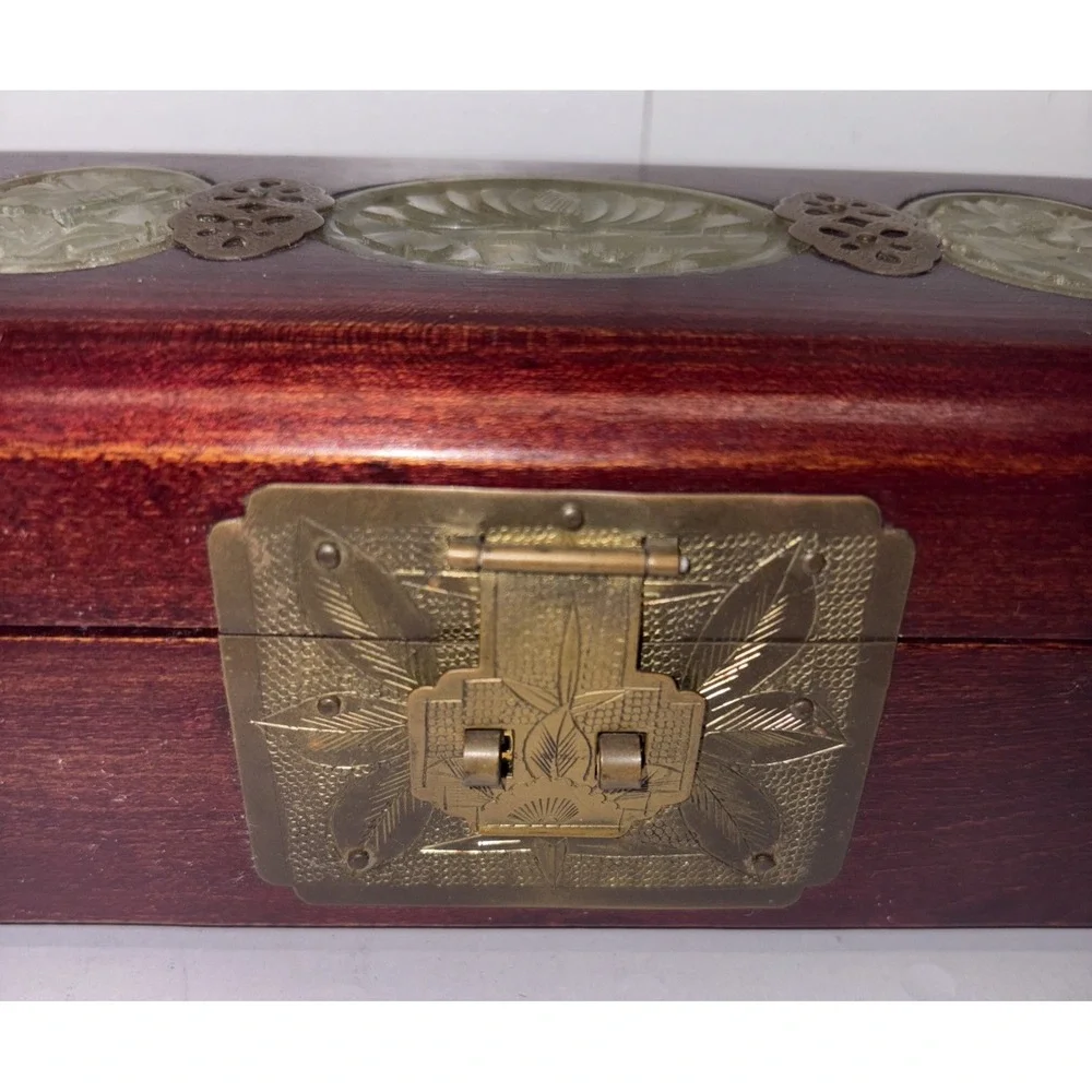 Vintage Beautiful Chinese Locking‎ Wood Jewelry Box Jade Inlay Brass Mounts - Picture 5 of 9